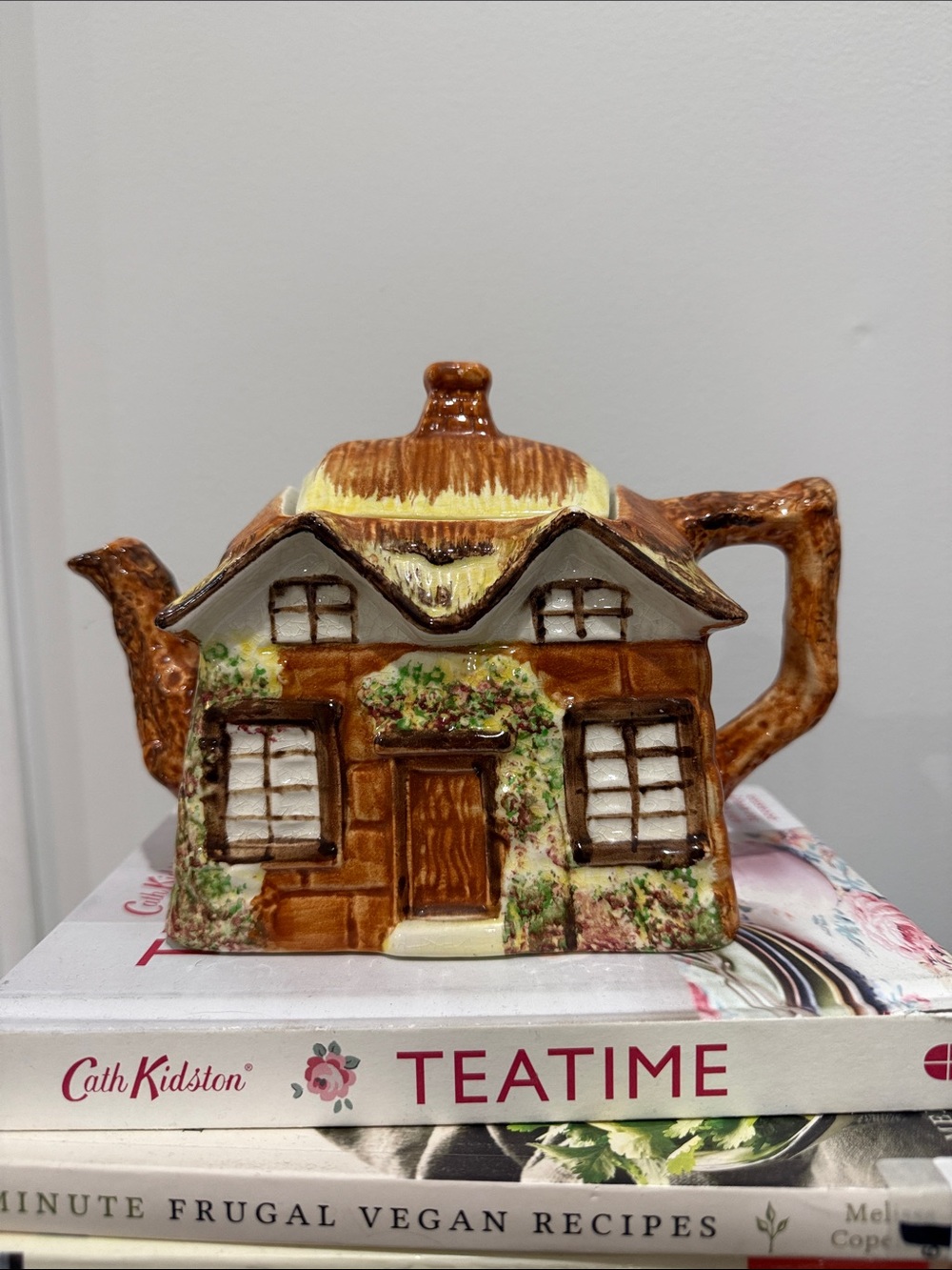 Charming Cottage Teapot - Brown and Cream